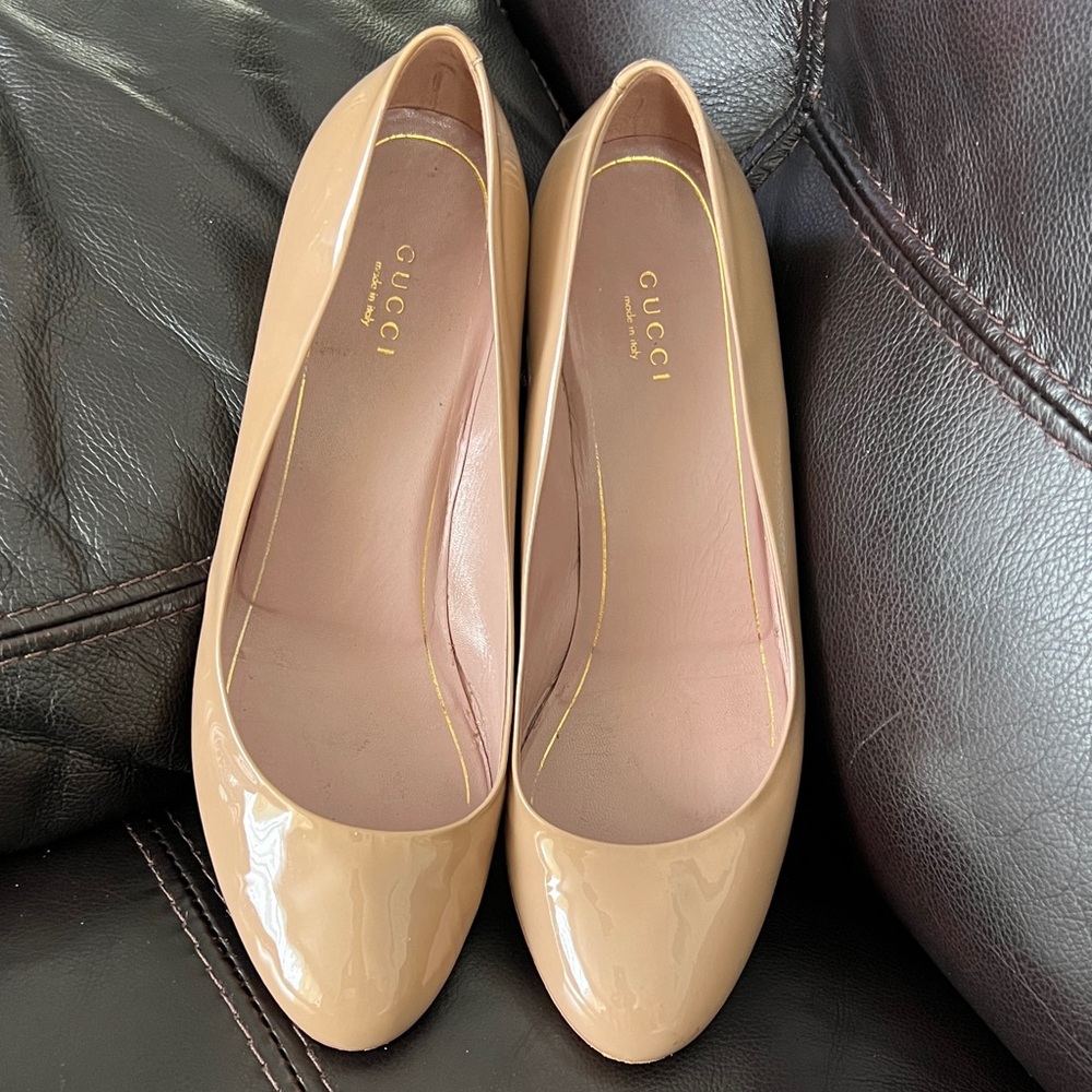Gucci Women's Nude Patent Leather Loafers